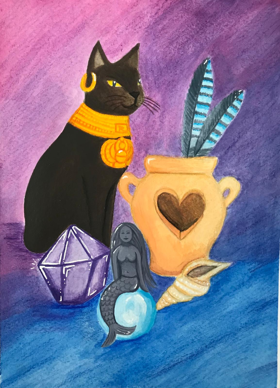 Schwarze Katze mit Goldschmuck neben Krug, Kristall und kleiner Meerjungfrau