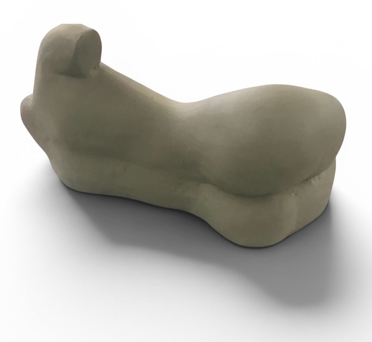 Liegende Aktfigur als Skulptur aus Ton, cremefarben